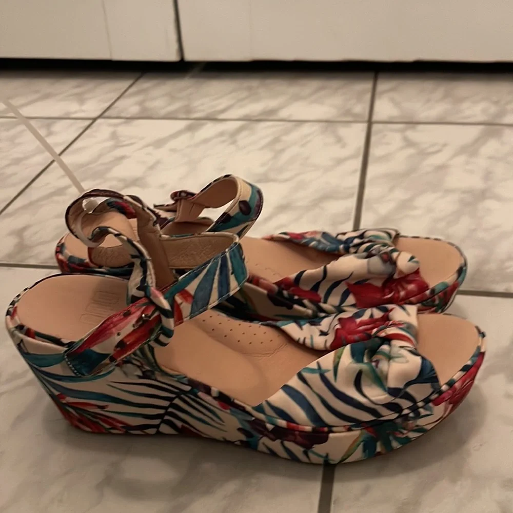 tropical sandal - Picture 2 of 5